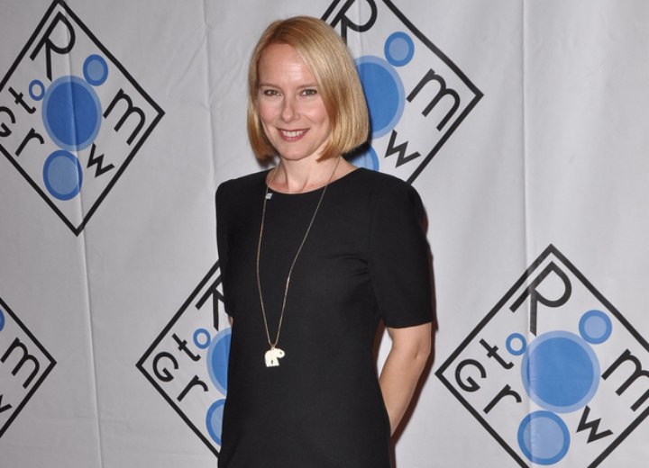 Amy Ryan - Little black dress