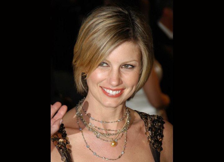 Blonde hair with darker streaks - Faith Hill