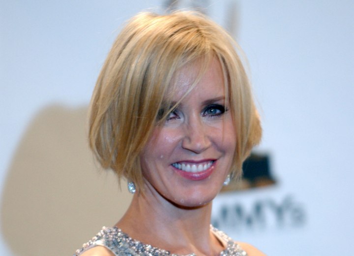 Felicity Huffman | New short bob haircut, shorter in the nape and with an  angled line