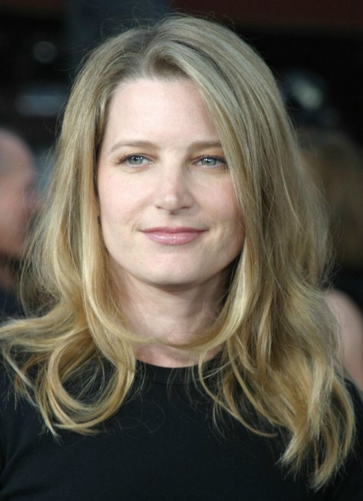 Bridget Fonda | Long hairstyle with arcs that frame the face