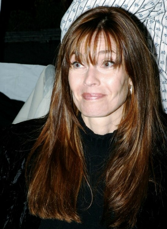 Carol Alt | Long haircut, angled on the sides and falling towards the face