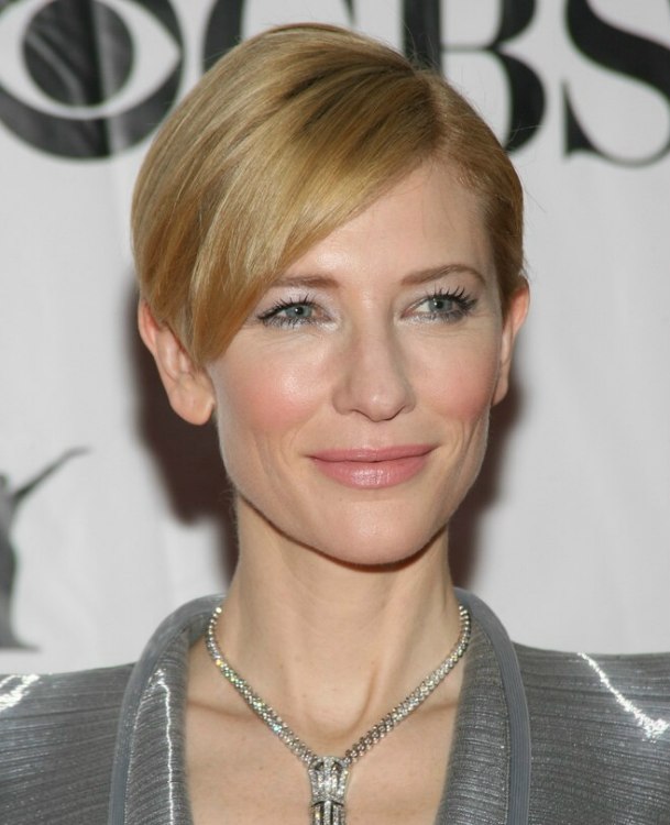 Cate Blanchett with short hair  Easy and refreshing short 