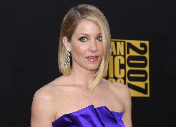 Christina Applegate - Long asymmetrical bob