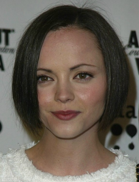 Christina Ricci | Short bob with textured ends for a heart shaped face