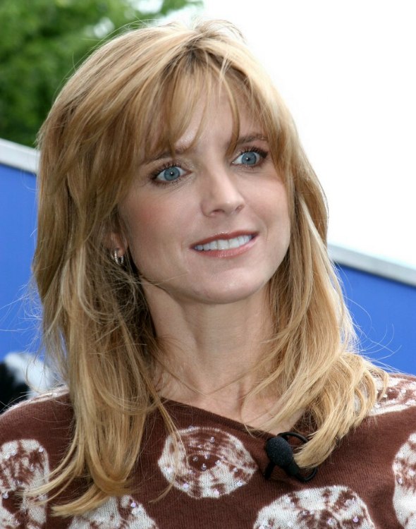 Courtney Thorne Smith Long Low Maintenance Hairstyle For A Long Neck ...