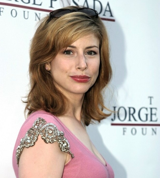 Diane Neal  Easy to maintain shoulder length hairstyle 