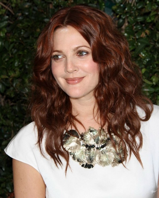 Drew Barrymore with long red hair, waves and a center part | Redhead