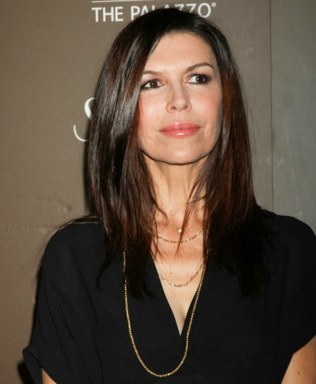 Finola Hughes  Easy and trendy long hairstyle with layers 