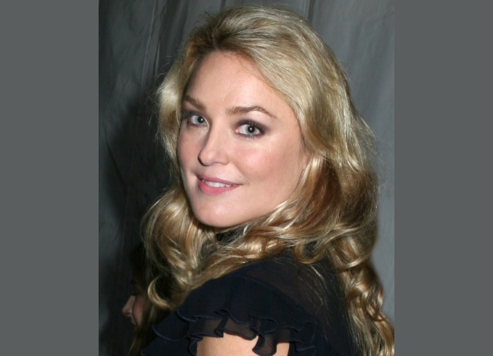 Elisabeth Rohm hair