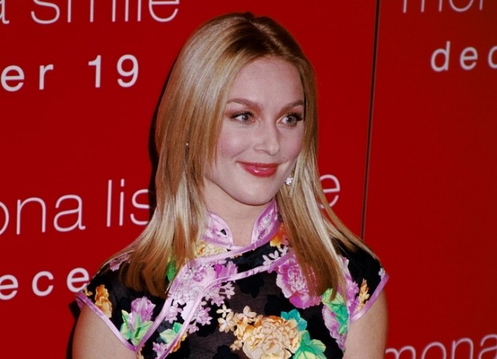 Elisabeth Röhm - Long feminine haircut for straight hair