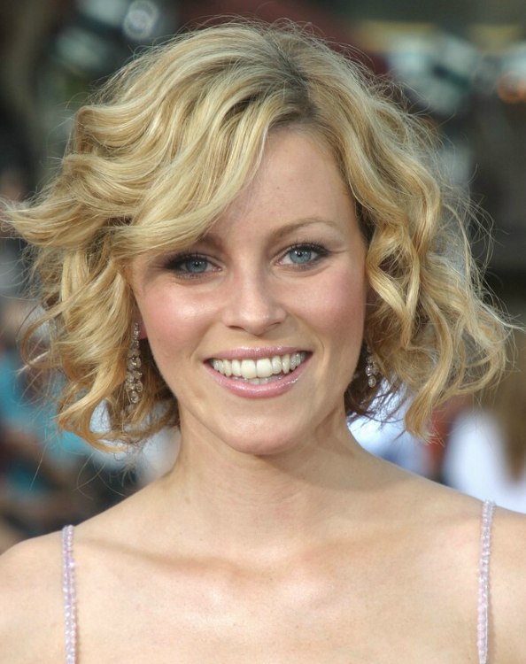 Elizabeth Banks  Curled mid-neck length bob hairstyle 