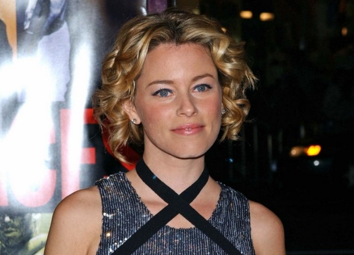 Elizabeth Banks wearing her hair short with curls