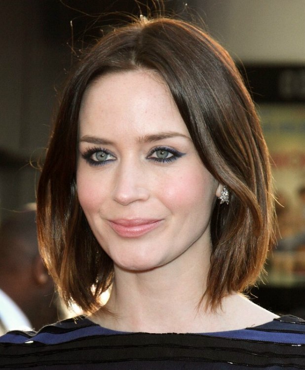 Emily Blunt's bob with a shallow angle Emily Blunt's bob with a shallow angle