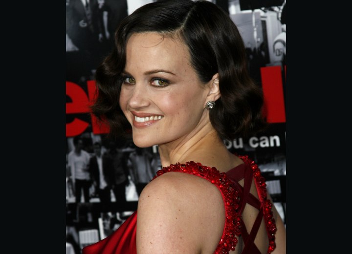 Short bob hairstyle with finger waves - Garla Gugino