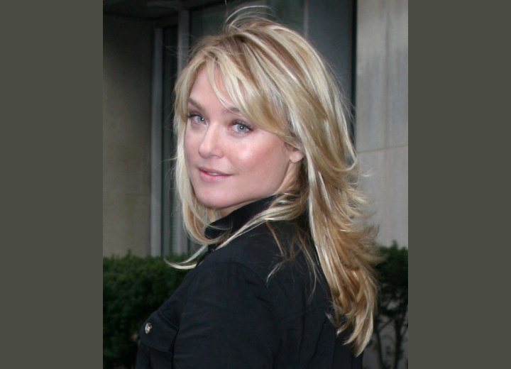 Long hairstyle wearable for average women - Elisabeth Röhm