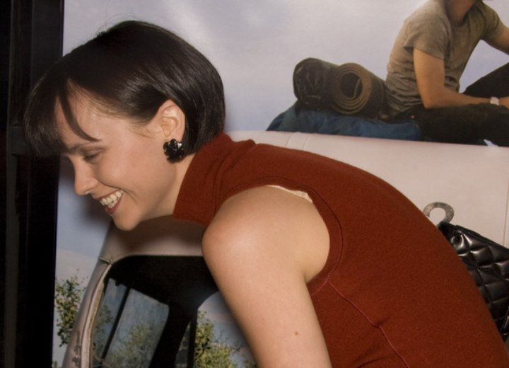 Neck view of Christina Ricci's short bob haircut