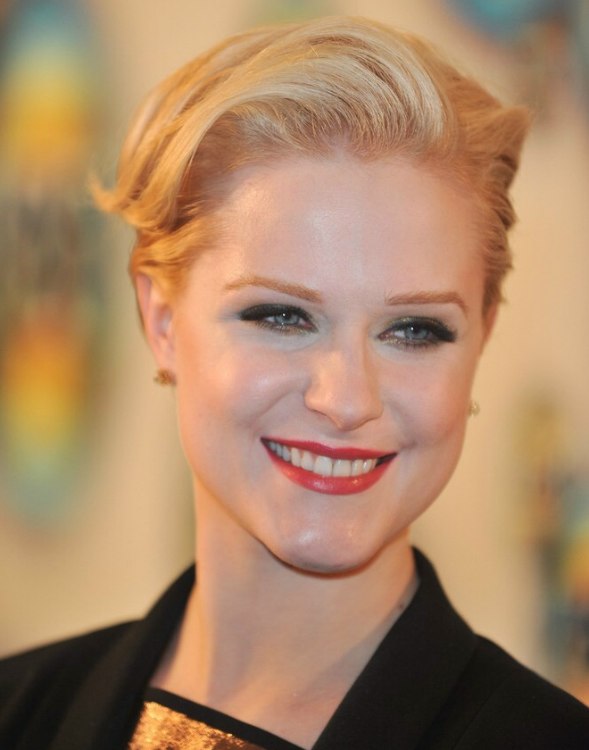 Evan Rachel Wood S Rejuvenating Short Haircut With Volume And Waves