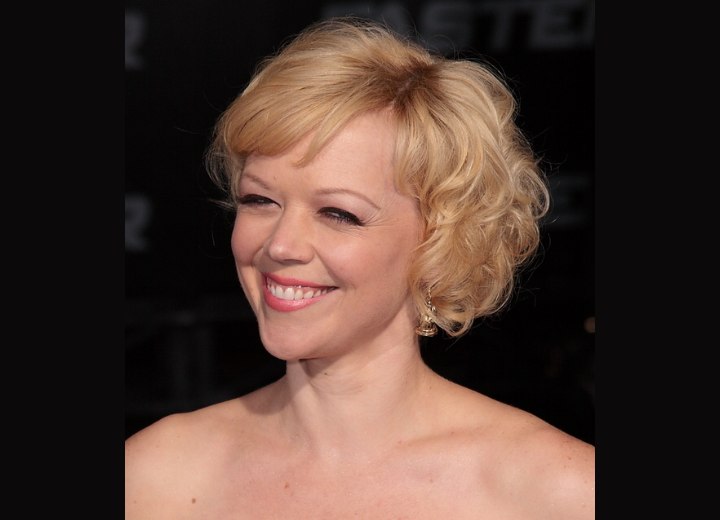 Short hairstyle with short bangs styled sideways - Emily Bergl