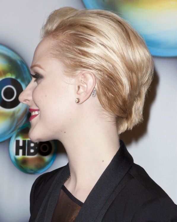 Evan Rachel Wood's rejuvenating short haircut with volume 