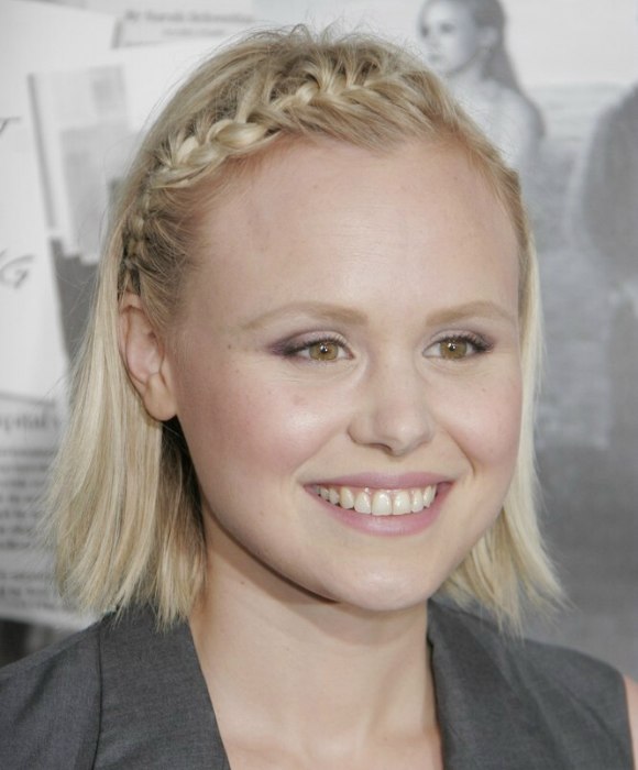 Alison Pill's new haircut  Full and thick just past the 