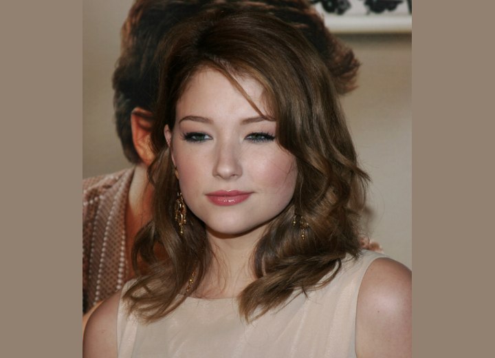 Brown hair with a red tint - Haley Bennett