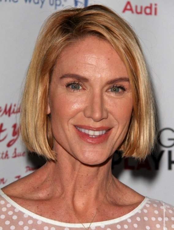 Kelly Lynch Straight chin length bob haircut for older women Kelly Lynch Straight chin length bob haircut for older women
