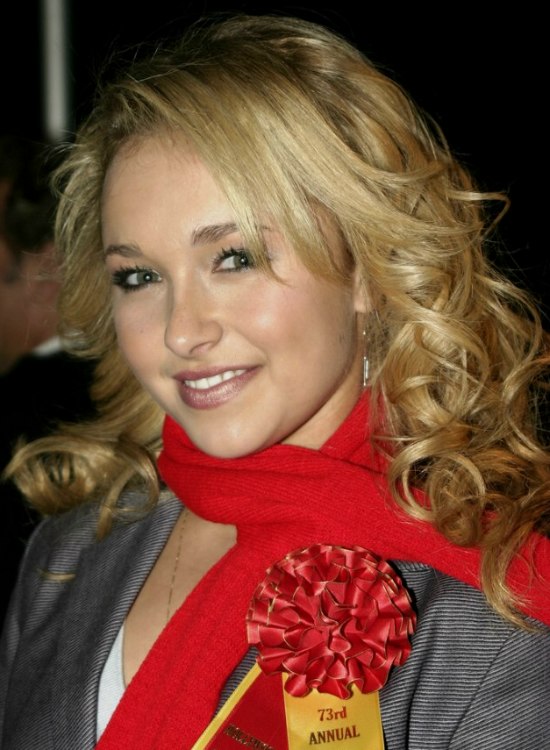 Hayden Panettiere | Festive long hairstyle with cork screw curls and