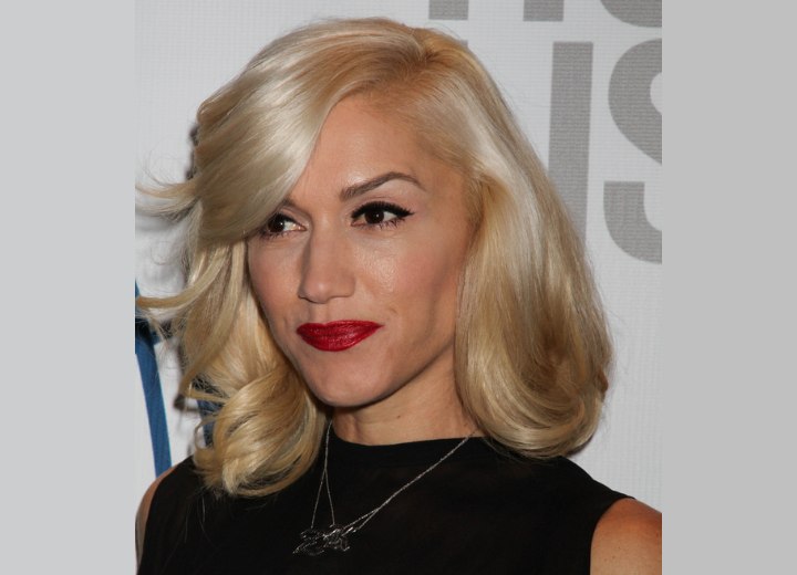 Gwen Stefani - Hairstyle with heavy side bangs