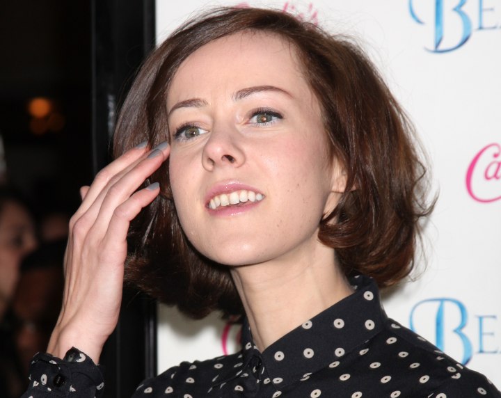 Jena Malone wearing a young and fresh hairstyle