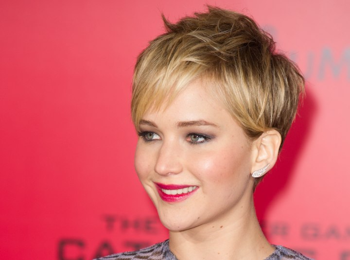 Jennifer Lawrence wearing her hair in a short pixiecut