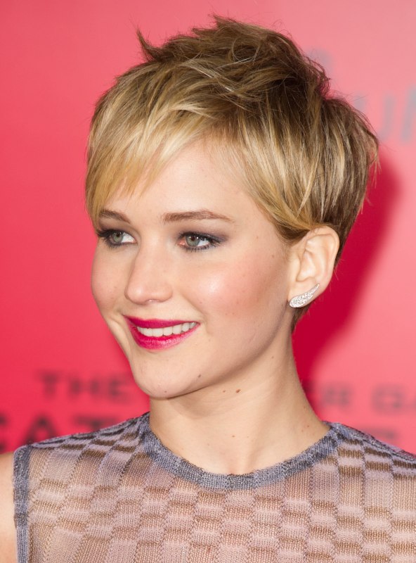 Jennifer Lawrence - Short pixiecut with angled bangs