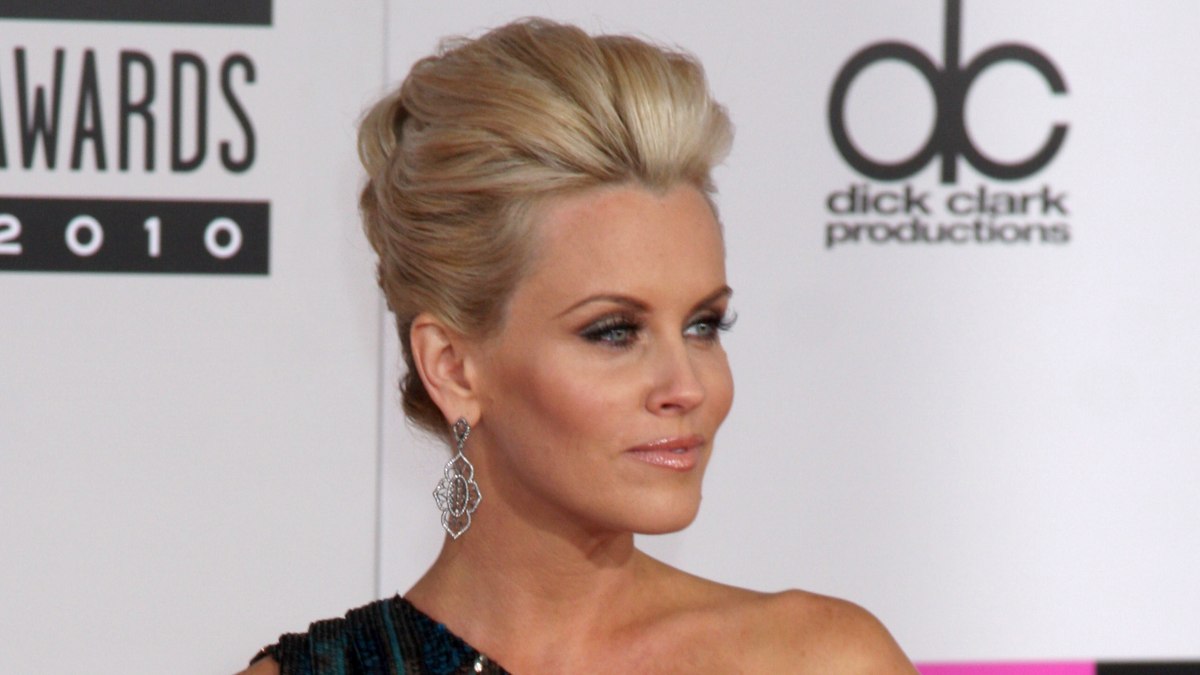 Jenny McCarthy  Fresh and modern updo with mega volume