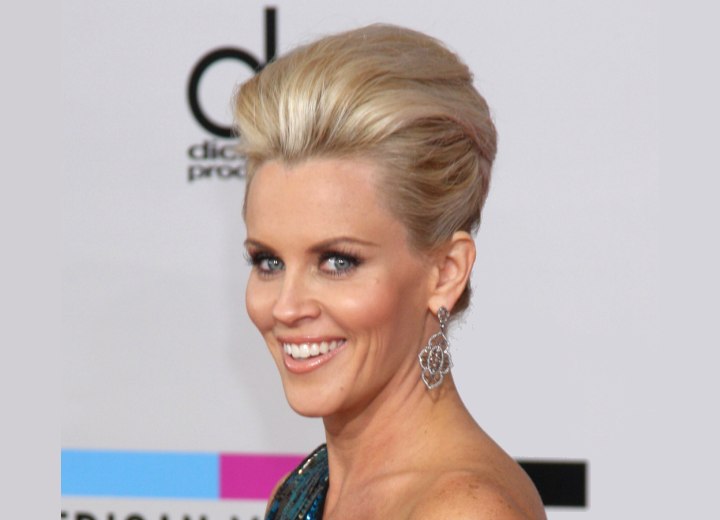 Jenny McCarthy - Fresh updo with volume