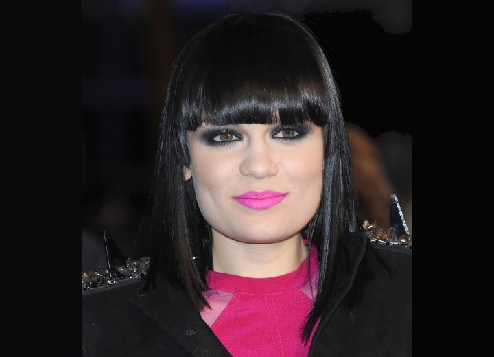 Jessie J - Sleek and shiny collarbone length hair