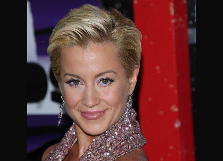 Simple hairstyle for short hair - Kellie Pickler