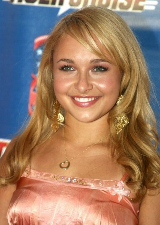 Hayden Panettiere  Smooth long hairstyle with layers and 