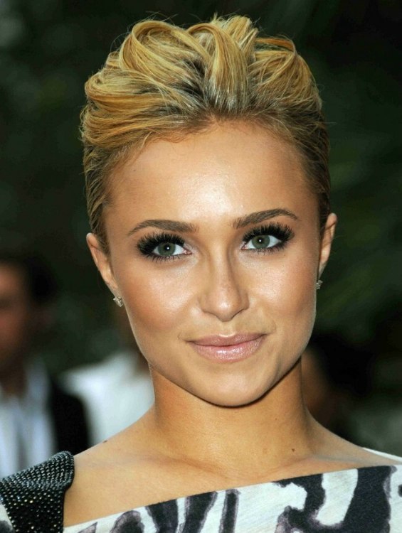 Hayden Panettiere's new short haircut for an oval-heart 