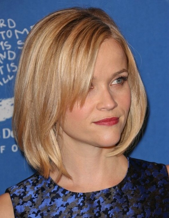 Reese Witherspoon | Blonde hair in a longer bob with side bangs