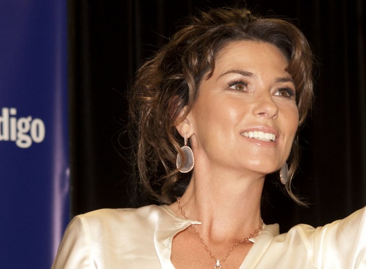 Shania Twain - Hairstyle with the hair loosely pulled back