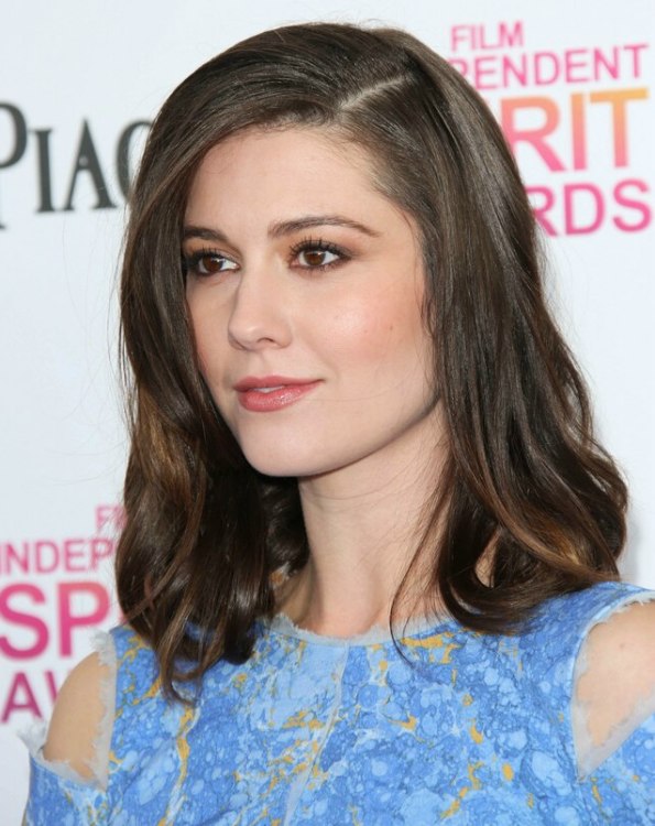 Mary Elizabeth Winstead Simple And Elegant Just Past The