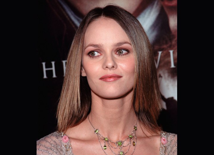 Vanessa Paradis - Razor-cut shoulder-length hair with tapering