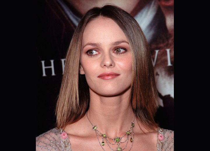 Vanessa Paradis - Razor cit shoulder length hair with tapering