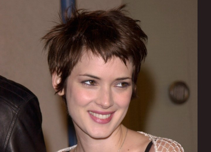 Winona Ryder - Pixie cut with shattered lines