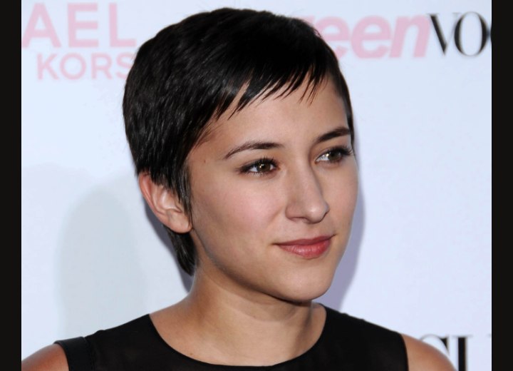 Zelda Williams - Super short hairstyle