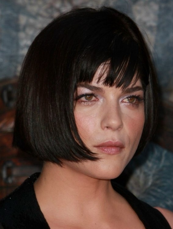 Selma Blair  Bob hairstyle with a slight angle and short 