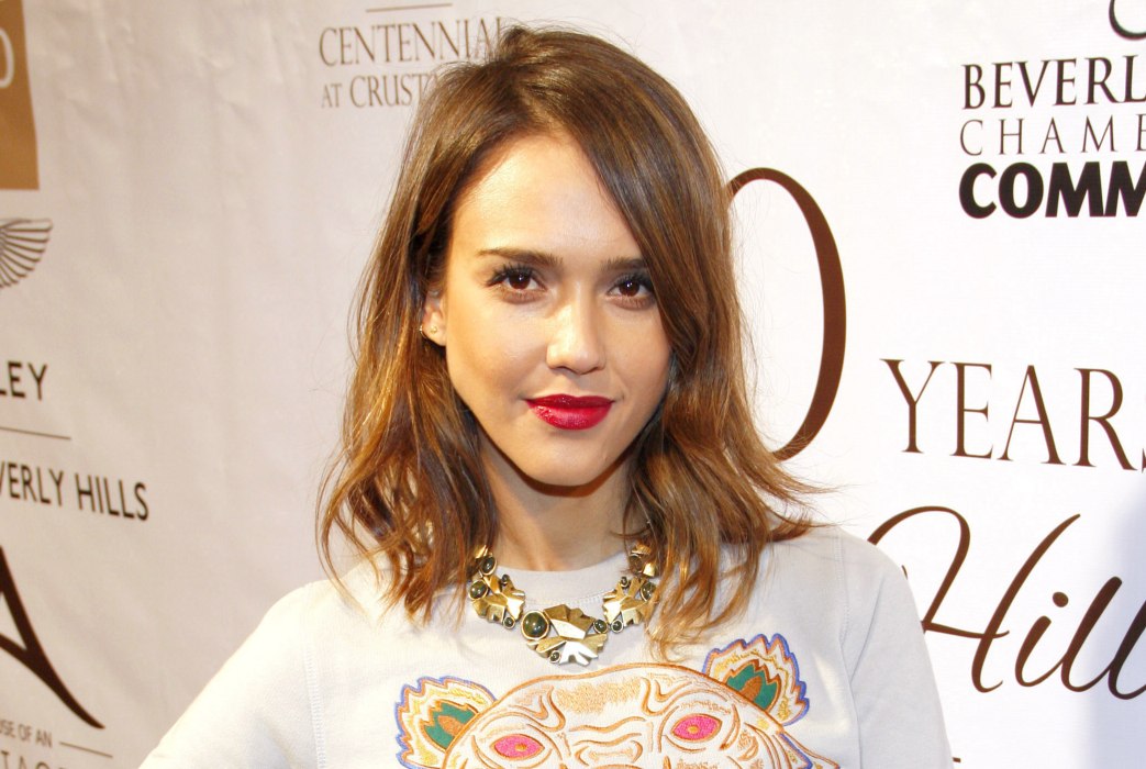 Jessica Alba  Soft and wavy medium length hairstyle with 