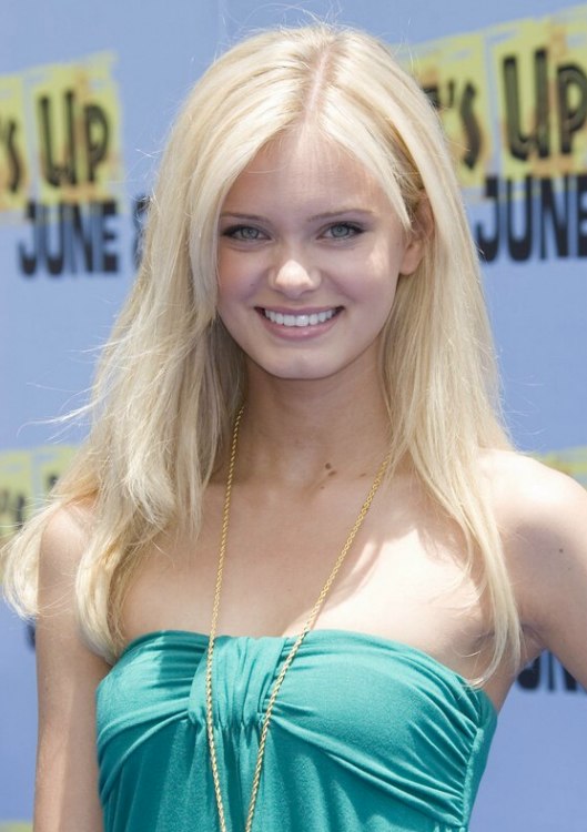 Selena Gomez  Sara Paxton  face framing long layers 