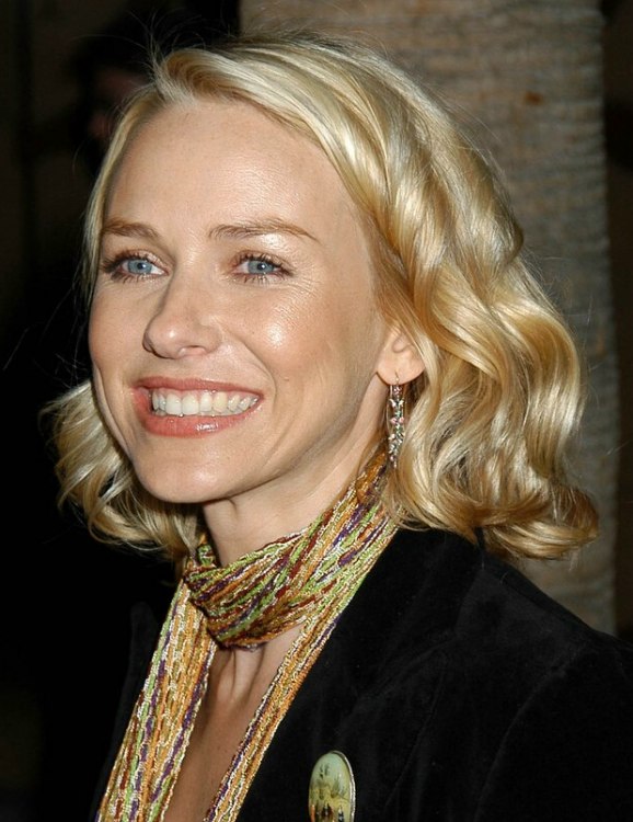 Naomi Watts wearing her hair in a shoulder length bob with curls