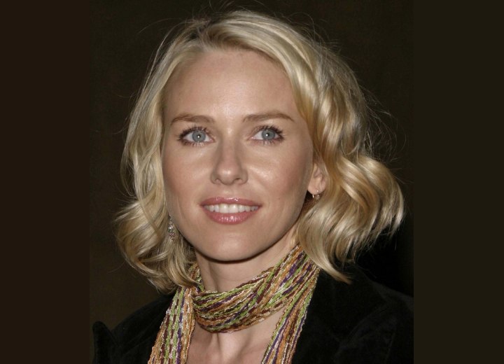 Naomi Watts wearing her hairin a long curly bob