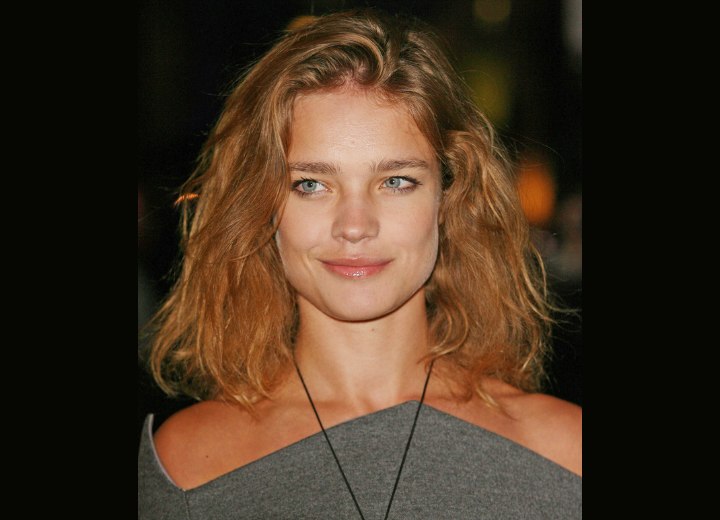 Medium hairstyle for reddih brown hair - Natalia Vodianova